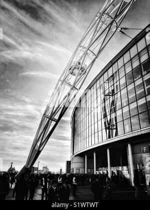 Detail der Arch im Wembley Stadion am Spieltag, London, England, UK. Stockfoto