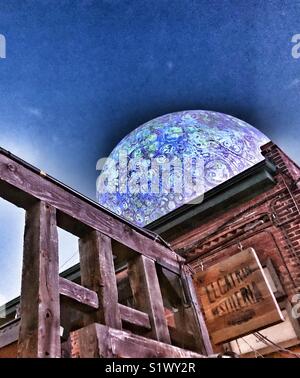 Mond Brennen, eine Lichtinstallation an der Toronto der jährliche Licht Festival im historischen Distillery District. Stockfoto