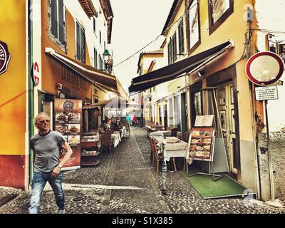 Street Scene und Taberna Ruel in dem Verjüngten historischen Rua Santa Maria, Santa Maria Street, Funchal, Madeira, Portugal Stockfoto