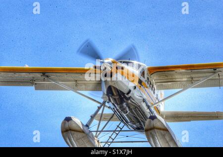 Das Wasserflugzeug landet auf Lake Union in Seattle, Washington, Nahaufnahme, Overhead Stockfoto