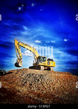 Komatsu PC360 LC Bagger arbeiten an der East Anglia einen Windpark u elektrische Kabel-Projekt, Bawdsey, Suffolk, Großbritannien. Stockfoto