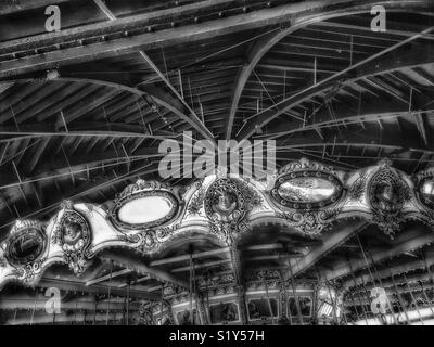 Vintage Karussell Oberteil in Schwarz und weiß Stockfoto