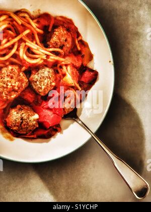 Frikadellen und Spaghetti Stockfoto