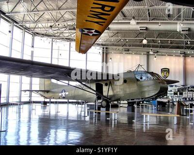 Ein CG-4A Waco militärischen Schirm sitzt auf Anzeige in der Silent Wings Museum in der Nähe von Lubbock, TX. Die Silent Wings Museum ist der Schirm Aufteilung der 101St Airborne und ihren Dienst im zweiten Weltkrieg gewidmet. Stockfoto