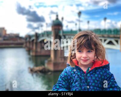 Schöne 3-jähriges Mädchen portrait Toulouse Frankreich Stockfoto