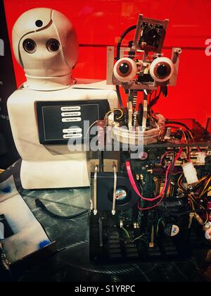 Roboter an der AI-Ausstellung am MIT Museum, Boston. Mai, 2017 Stockfoto