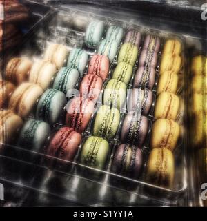 Macarons in einem Showcase Stockfoto