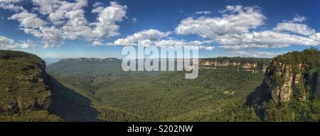 Das Jamison Valley und den Mount Solitary vom Golf Links Lookout, Wentworth Falls, Blue Mountains National Park, NSW, Australien Stockfoto