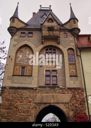 Das Gatehouse ist der Weg hinauf zur Burg im historischen deutschen Stadt Meißen Stockfoto