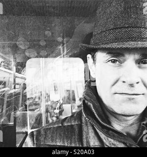 Mann auf New Yorker U-Bahn. Stockfoto