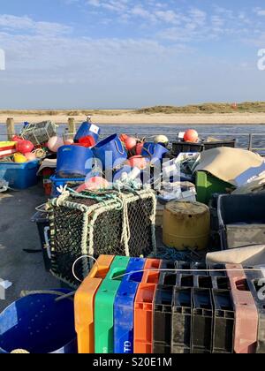 Fanggeräte an einem Pier in Mudeford Stockfoto