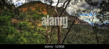 Katoomba Falls und die Drei Schwestern von Furber Schritte Walking Track, Katoomba Blue Mountains National Park, NSW, Australien Stockfoto