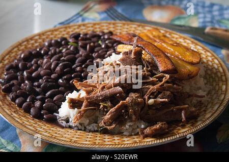 Traditionelle venezolanischen Gericht. Pabellon Criollo Stockfoto