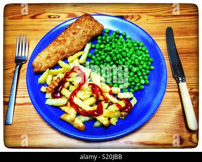 Fish & Chips mit Erbsen Stockfoto