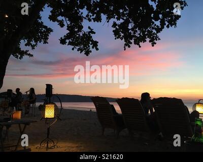 Sonnenuntergang in Jimbaran Bay, Bali. Stockfoto