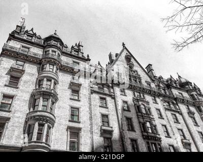 Die Dakota ist ein stattliches Co-op-Gebäude am Central Park West in New York City, USA Stockfoto