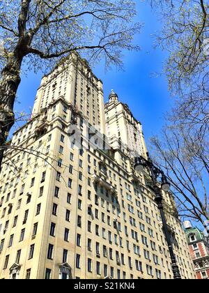 Das San Remo ist ein exklusiver Co-op-Gebäude am Central Park West in New York City, USA Stockfoto