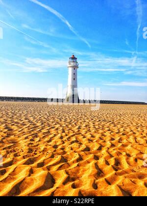 Strand und Leuchtturm in New Brighton, Wirral Stockfoto