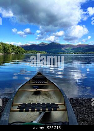 Kajakfahren auf dem Derwent Water, Lake District Stockfoto