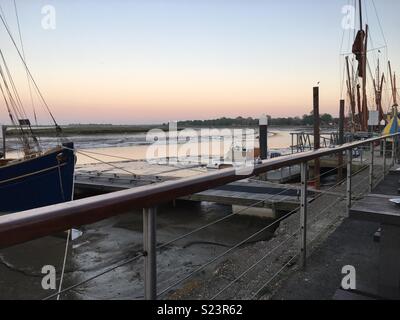 Sonnenuntergang auf dem Fluss Blackwater in Maldon, Essex Stockfoto