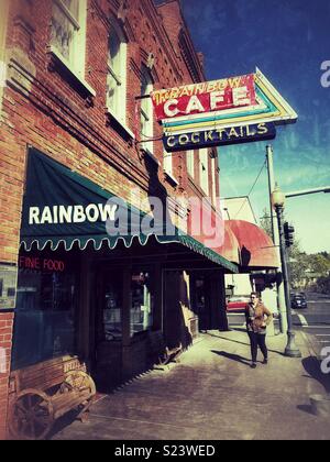 Berühmtes Rainbow Cafe in der Innenstadt von Pendleton, Oregon Stockfoto