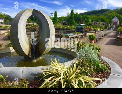 Wasserspiel in Trago Mühlen Garten Center in Newton Abbot, Devon Stockfoto