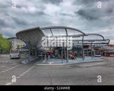 Eine moderne Bus Terminal in Hamburg, Deutschland. Stockfoto