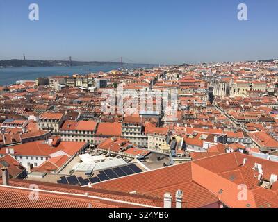 Blick über die Dächer von Lissabon Stockfoto