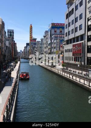 Blick auf den Kanal von Osaka bei Tag Stockfoto