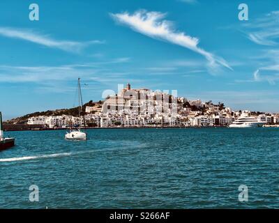 Blick auf Ibiza Stadt, Dalt Vila, Ibiza, gesehen vom Hafen, Balearen, Spanien, Europa Stockfoto