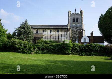 Anzeigen von Waltham Abbey Church aus dem Garten an einem sonnigen Tag, in Essex, England 28.05.2018 Stockfoto