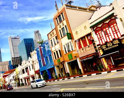 Konservative Geschäftshäuser entlang South Bridge Road in Singapur Chinatown Stockfoto