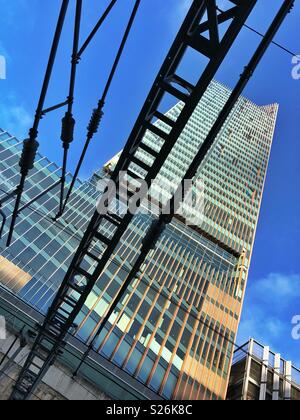 Suchen im Manhattan Lofts Turm aus Stratford International Station bei Stratford East London. Stockfoto