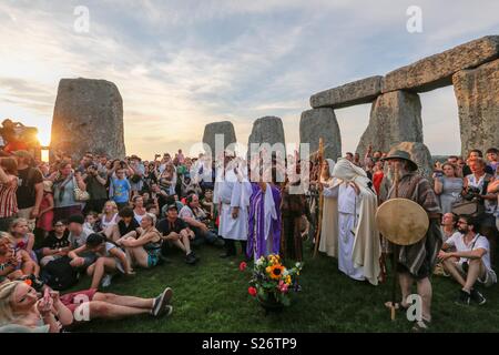 Nachtschwärmer in Stonehenge vom 20. Juni 2017 Stockfoto