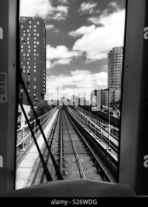 Foto aus dem Bezirk Light Railway (DLR) im Londoner Osten in unmittelbarer Nähe zu Canary Wharf. Am 20. Juni 2018 getroffen Stockfoto