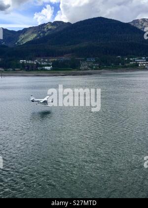 Wasserflugzeug Landung in Juneau Stockfoto