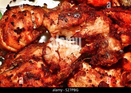 Tandoori Chicken Platte, Indische spicy Fried Chicken serviert Stockfoto