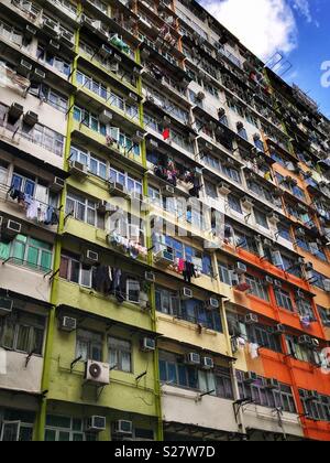 Ältere Apartment Block in To Kwa Wan, Kowloon, Hong Kong Stockfoto