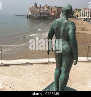 Blick über Strand San Sebastián in Sitges Stockfoto