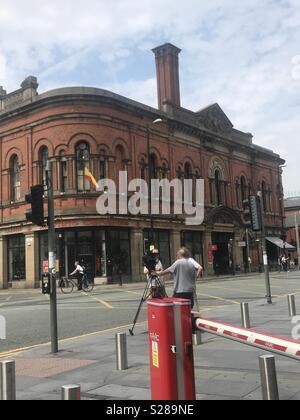 Der TV-Kamera außerhalb Hilton Manchester folgende Begebenheit auf 23/7/18. Stockfoto