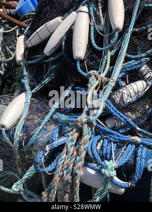 Fischernetze in einem Boot geworfen Stockfoto