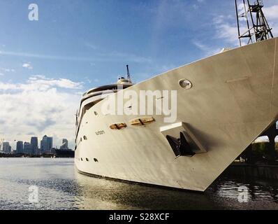 Schwimmende Luxushotel, das Sunborn Yacht günstig in London am Royal Victoria Dock, London, England Stockfoto