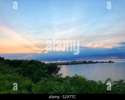 Abendhimmel in Port Dalhousie, Ontario. Stockfoto