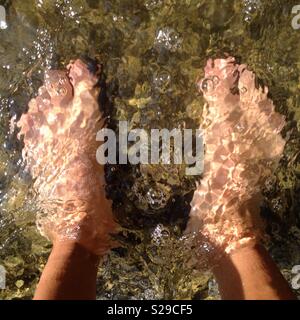 Heat Wave, kühlen die Füße im Wasser Stockfoto