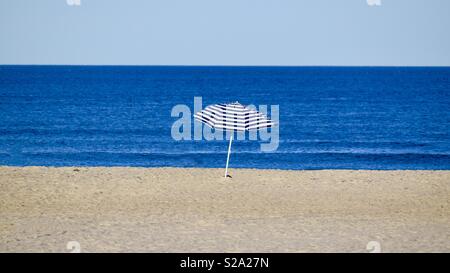 Sonnenschirm auf Hampton Beach Stockfoto