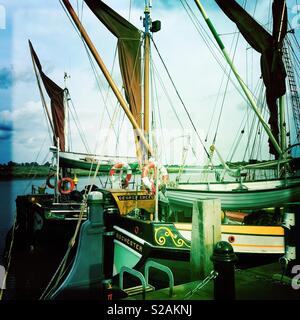 Boote und Kähne in Maldon Essex mit takelage Stockfoto