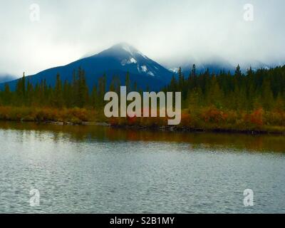 Vermillion Seen, Banff National Park, Alberta, Kanada, im Herbst Farben Stockfoto