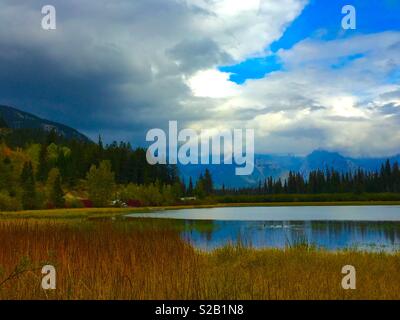 Vermillion Seen, Banff National Park, Alberta, Kanada, im Herbst Farben Stockfoto