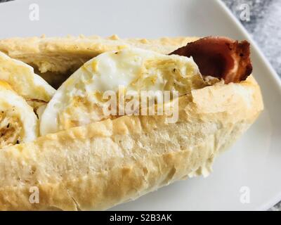 Speck und Ei Baguette Stockfoto