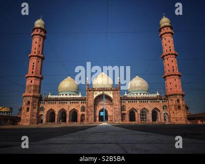 Taj-ul-masajid ist eine Moschee in Bhopal, Indien gelegen. Der Name wird auch Dinkel als Taj-ul-Masjid. Masajid" bedeutet "osques' und 'Taj-ul-Masajid" bedeutet wörtlich "Krone unter Moscheen". Stockfoto